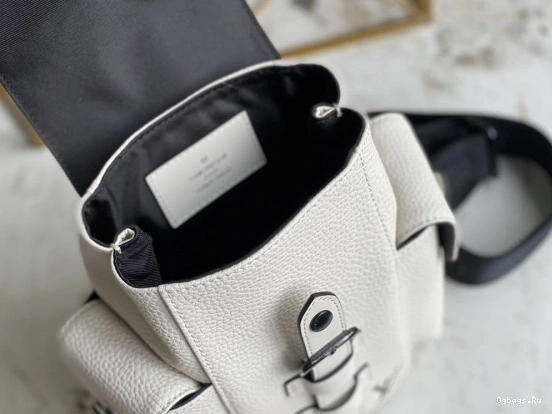 LOUIS VUITTON XS CHRISTOPHER 0522